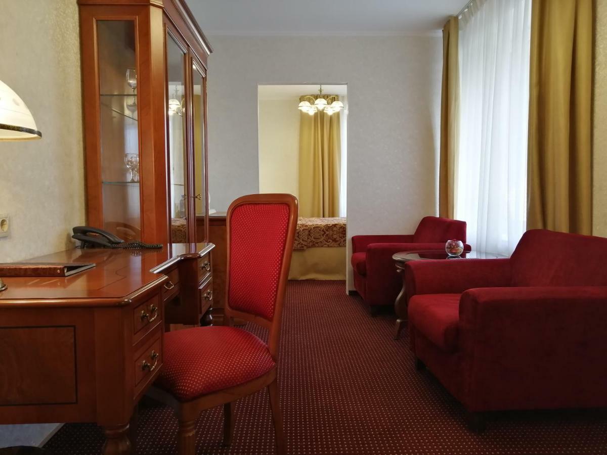 Hotel Oktyabrskaya Ekaterinburg Dış mekan fotoğraf